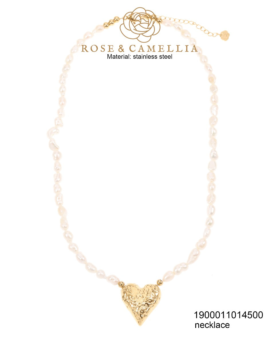 Rose en Camellia parelketting met goud hart